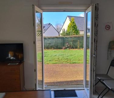 Saint-Aubin-du-Cormier Apartment | Appartement au RDC avec jardin clos, au calme.