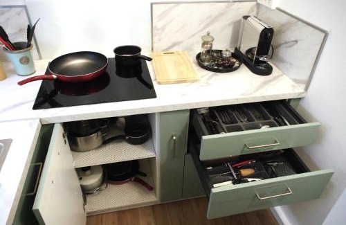 Antheor Apartment | Appartement à Anthéor avec vaste piscine, vue mer et montagne