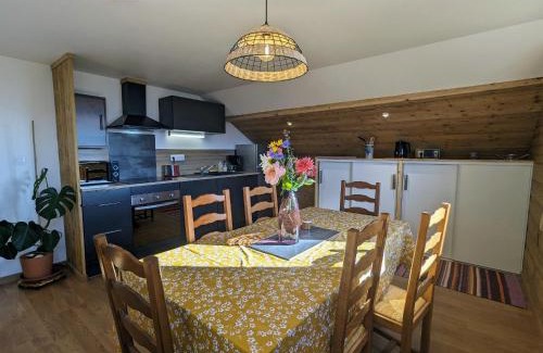 Fresse-sur-Moselle Apartment | Appartement à la ferme vosgienne avec terrasse, cheminée et wifi - FR-1-589-759