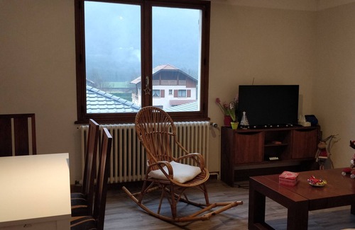 La Bathie Apartment | Appartement à Louer Dans Maison Individuelle Avec un Grand Jardin