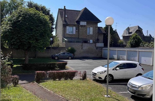 Ouistreham Apartment | Appartement à Ouistreham de 34 m2 Lumineux 600 m de la Mer, 200 m des Commerces