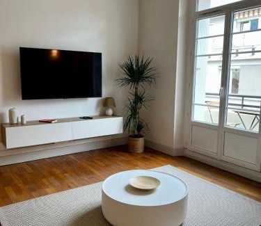 Quartier Hyper-Centre Apartment | Appartement élégant Championnet - 3 chambres - parking privé