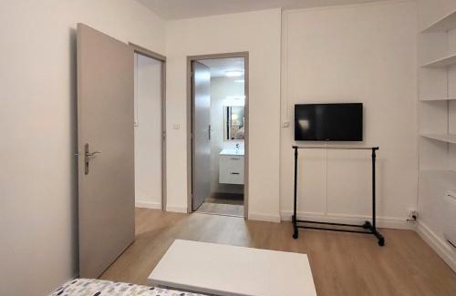 Saint-Claude Apartment | Appartement 1 Chambre, cuisine, coin salon, salle de bain