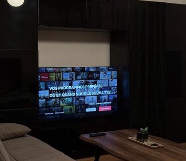 Enghien-les-Bains Apartment | Appartement 12 min Paris - Parking Privé Gratuit - Wifi - Netflix - Balcon