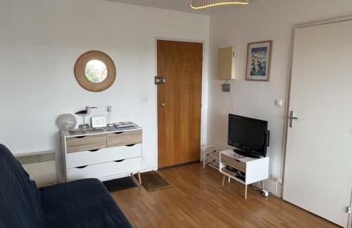 Varaville Apartment | Appartement 2 pièces en front de mer avec balcon, à 70m de la plage de Cabourg - FR-1-487-287