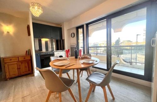 Frejus Plage Apartment | Appartement 2P, 4 Couchages, Terrasse et Salon de Jardin à 200m de la Plage, Fréjus - FR-1-226A-22