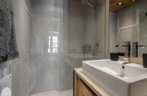 Megeve Apartment | Appartement 3 Ch. Rénové, Centre de Megève, Balcon, Cheminée, Parking, 3 min Télécabine Chamois - FR-1-453-178