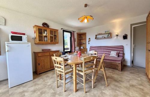 Flumet Apartment | Appartement 3 pièces avec balcon à Flumet, proche centre, navette ski gratuite, parking privé, 6 pers - FR-1-595-66