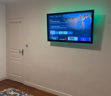 Creil Apartment | Appartement 3 pièces en face la gare de creil