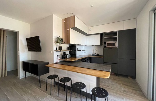 Sanary-sur-Mer Apartment | Appartement 4 Places à Sanary Avec Vue Mer et Piscine