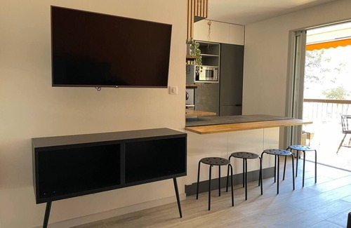 Sanary-sur-Mer Apartment | Appartement 4 Places à Sanary Avec Vue Mer et Piscine