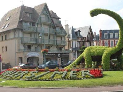 Villers-sur-Mer Apartment | Appartement 50 m de la mer proche Deauville
