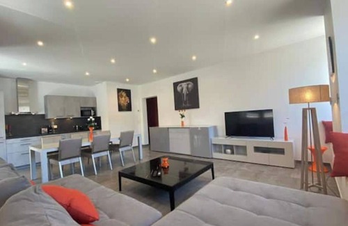Bons-en-Chablais Apartment | Appartement 6 Personnes 100m2