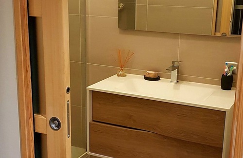 Marignane Apartment | Appartement 80m2 Refait à Neuf Avec Jacuzzi sur Marignane
