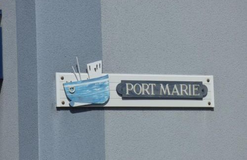 Jullouville Apartment | Appartement avec parking à 250m de la plage, proche commerces - FR-1-361-120