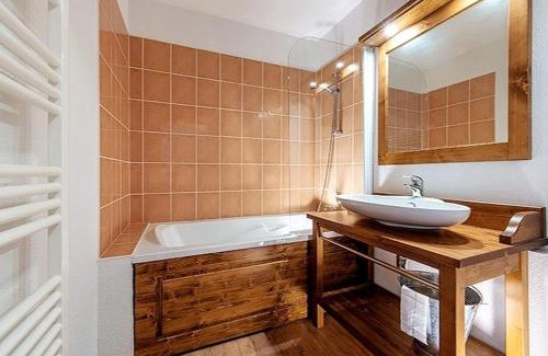 Abries Apartment | Appartement Abries - Jacuzzi et piscine - Pied des pistes - Duplex 6 personnes - Résidence étoilée