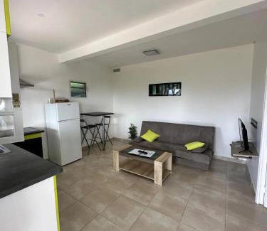 Riviere-Pilote Apartment | Appartement accueillant avec piscine à Rivière-Pilote, 33 m²
