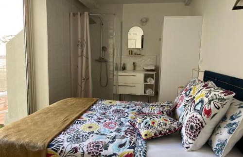 Saint-Lambert Apartment | Appartement atypique cosy entre terre & mer