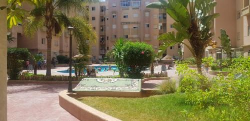 Mohammedia Apartment | Appartement au rdc de la résidence Rosiers avec piscine à Monammedia