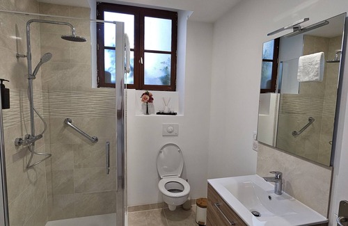 Tournus Apartment | Appartement au Rez-de-chaussée à Tournus - Yellow