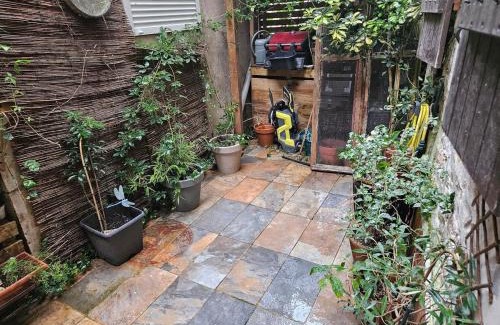 Salies-de-Bearn Apartment | Appartement authentique et chaleureux au cœur de Salies-de-Béarn, dans le quartier historique avec commerces et restaurants au pied, à deux pas des thermes