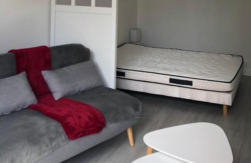 Saint-Jacques - Nazareth Apartment | Appartement avec balcon, proche CHU, château, Tramway