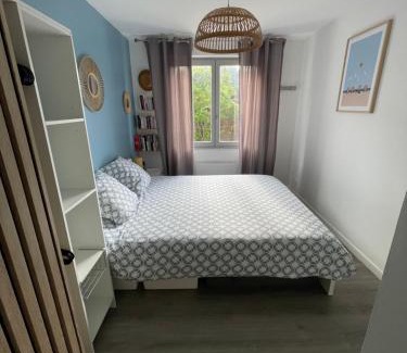 Mimizan Apartment | Appartement avec chambre, terrasse et jardinet proche plage, forêt pins, piste cyclable, lac