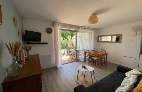 Mimizan Apartment | Appartement avec chambre, terrasse et jardinet proche plage, forêt pins, piste cyclable, lac