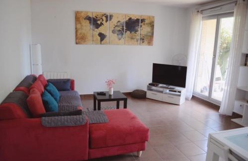 Mantes-la-Jolie Apartment | Appartement avec Jardin et Terrasse près de Paris