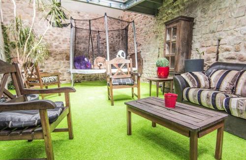 Nemours Apartment | Appartement avec jardin intérieur 4 pers centre ville