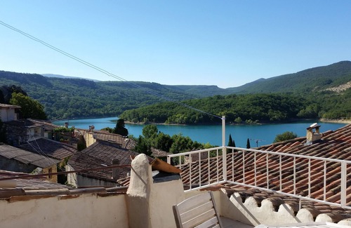 Bauduen Apartment | Appartement Avec Terrasse et vue sur Lac de Sainte-croix 100 Mètres de la Plage