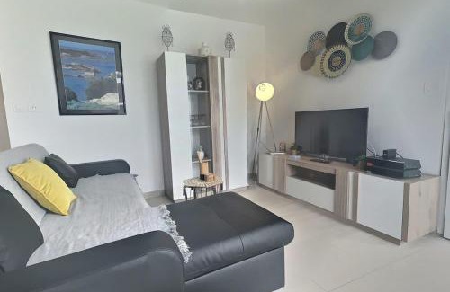 Serignan Apartment | Appartement avec terrasse à 450m de la plage