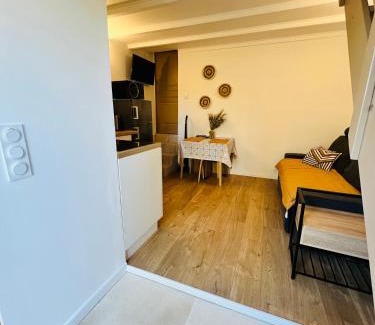 Cadenet Apartment | Appartement avec terrasse arborée proche LOURMARIN