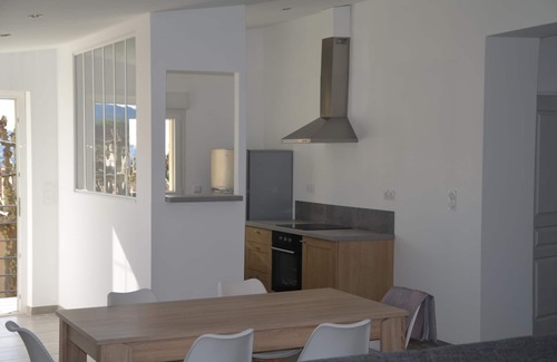 Rasteau Apartment | Appartement Avec Vues sur les Hauts du Village de Rasteau Dans le Vaucluse