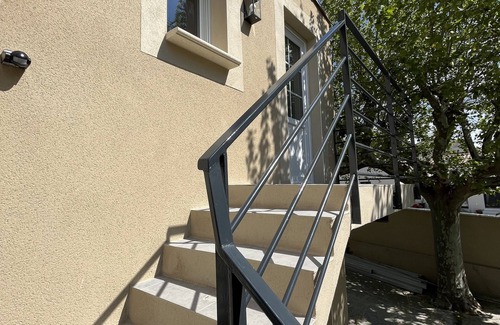 Rasteau Apartment | Appartement Avec Vues sur les Hauts du Village de Rasteau Dans le Vaucluse