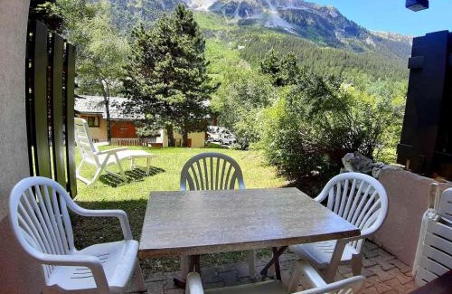 Pralognan-la-Vanoise Apartment | Appartement cosy avec piscine chauffée et terrasse sud à Pralognan-la-Vanoise - FR-1-464-118