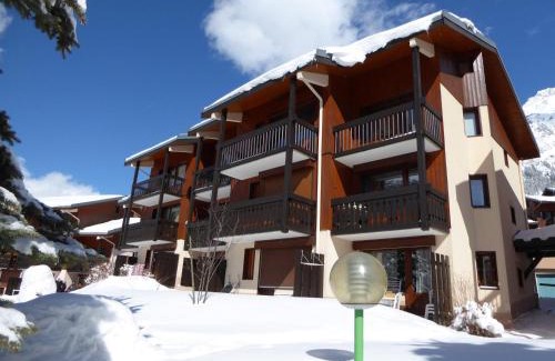 Pralognan-la-Vanoise Apartment | Appartement cosy avec piscine chauffée et terrasse sud à Pralognan-la-Vanoise - FR-1-464-118