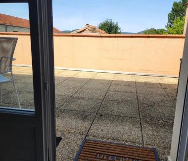 Issoire Apartment | Appartement calme et spacieux avec terrasse à Issoire