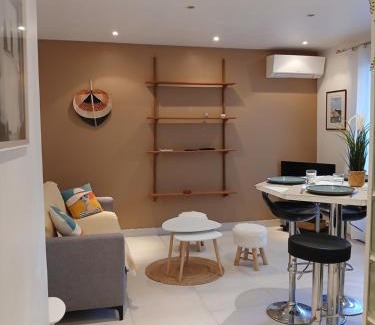 Antibes Old Town Apartment | Appartement centre Antibes bd Albert 1er