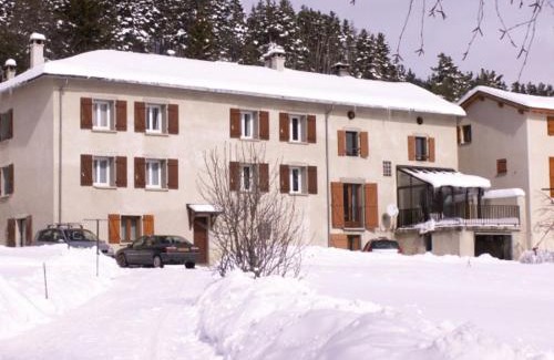 Formigueres Apartment | Appartement chaleureux avec véranda