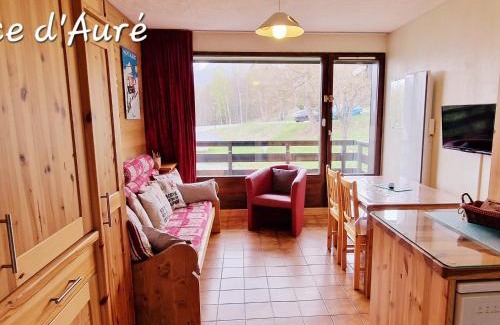 Montalbert Apartment | Appartement charmant 46m² pour 6 pers, proche pistes et commerces, balcon exposé Est - FR-1-755-13