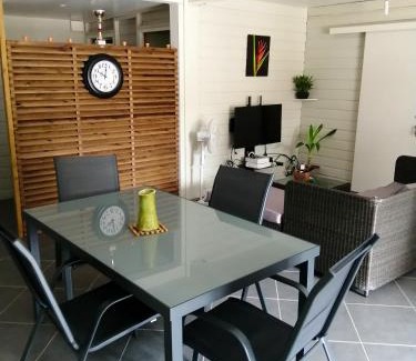 Lepinay Apartment | Appartement charmant à Rivière-Pilote avec piscine partagéeB