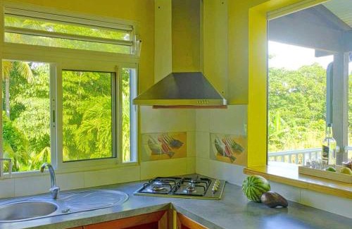 Lamentin Apartment | Appartement charmant à Lamentin avec piscine partagée