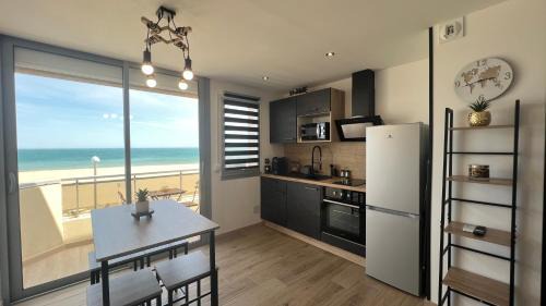La Cote Radieuse Apartment | Appartement COSY, VUE MER avec Parking Privatif
