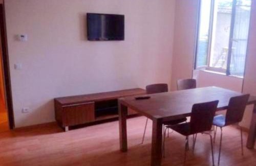 Roanne Apartment | Appartement confortable à Roanne avec jardin et parking