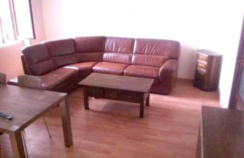 Roanne Apartment | Appartement confortable à Roanne avec jardin et parking