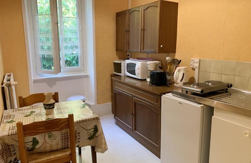 Neris-les-Bains Apartment | Appartement cosy à Néris-les-Bains, 20 m², balcon avec vue