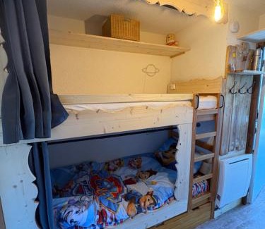 Le Praz de Lys Apartment | Appartement cosy à la montagne aux pieds des pistes pour 4 personnes et 1 bébé