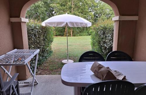 Monflanquin Apartment | Appartement cosy à Monflanquin, 31 m² avec piscine