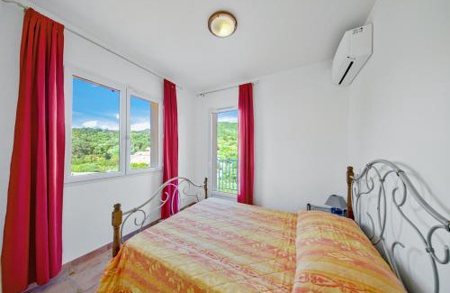 Sartene Apartment | Appartement cosy à Sartène 49 m² avec vue montagne